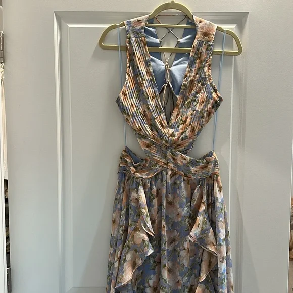 ASTR the Label Noya Floral Maxi Dress in Iris Blue Blush - Picture 3 of 12